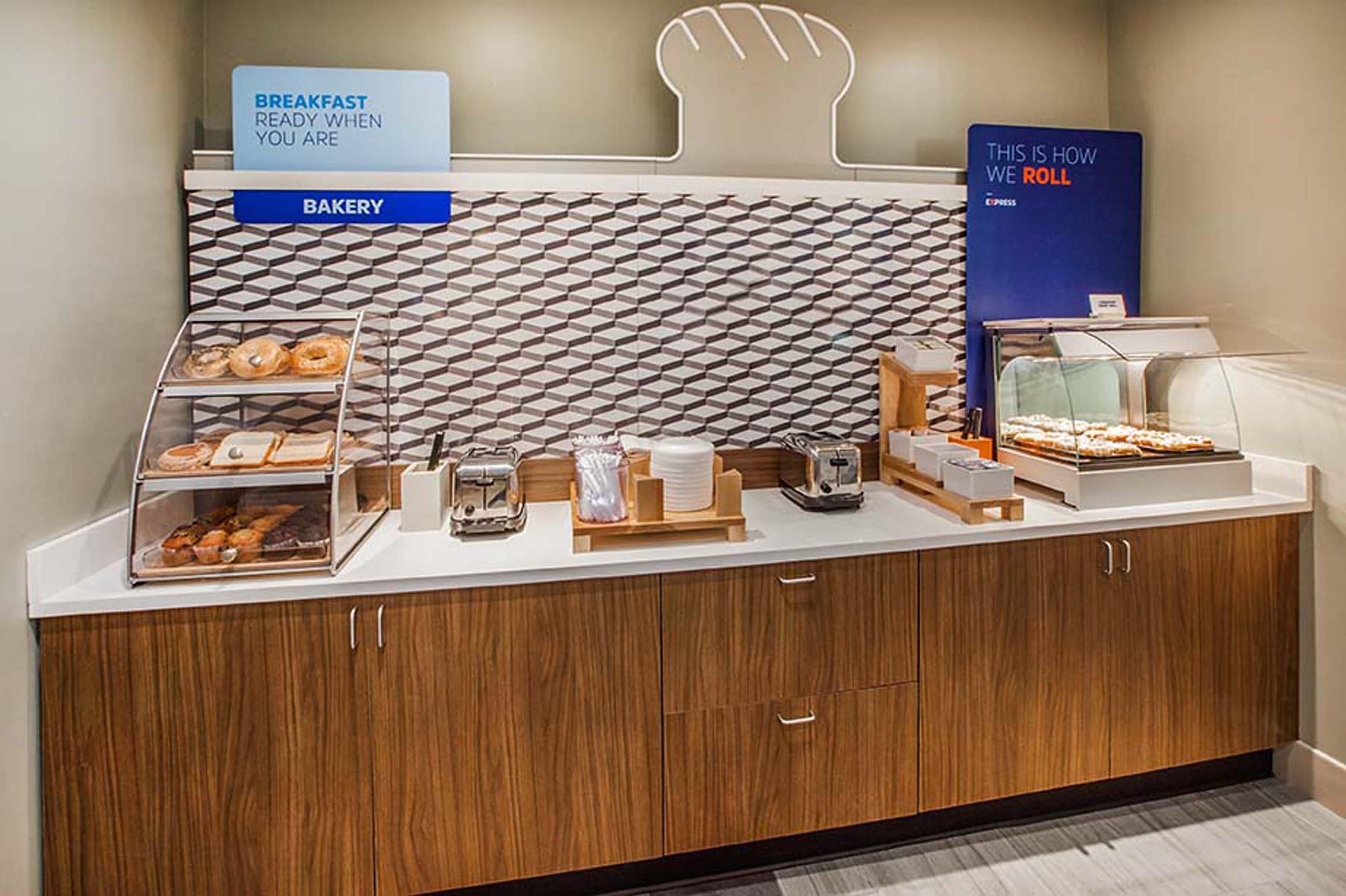 Express & Dfw West - By Ihg Hotel Hurst