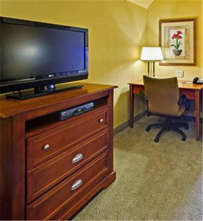 Express & Dfw West - By Ihg Hotel 3*