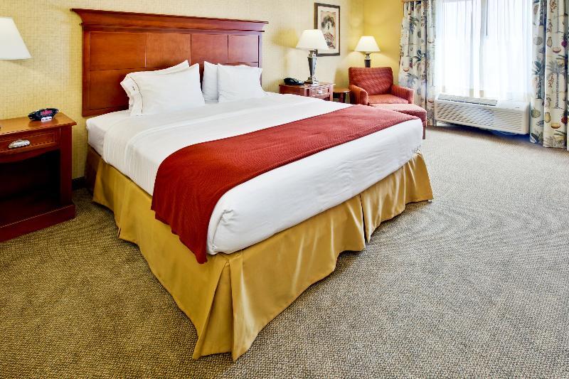 Express & Dfw West - By Ihg
